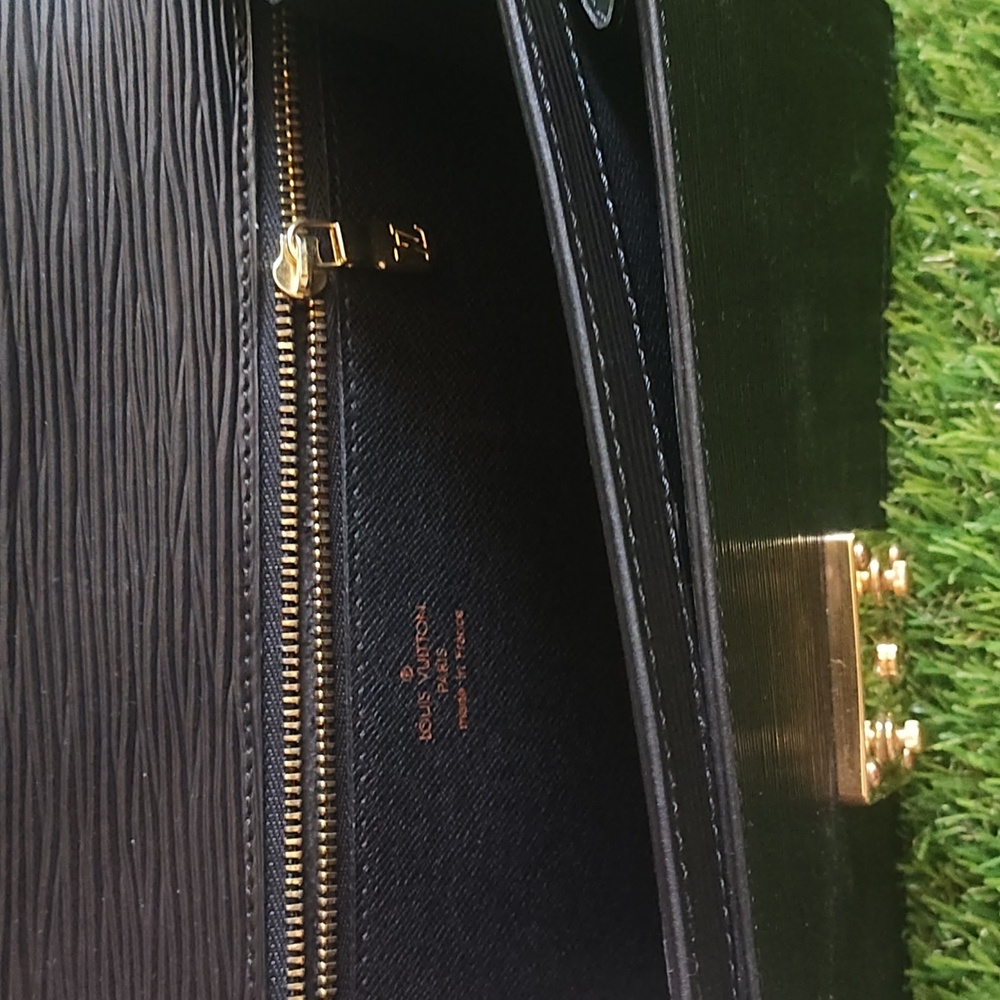 LV Clutch WITH Clutch Strap Clochette & Key! - Picture 5 of 17